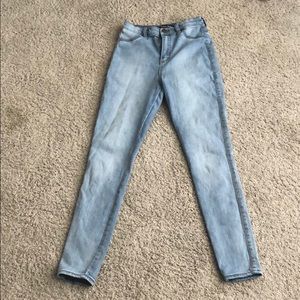 Súper cute fashion nova jeans! Size 9